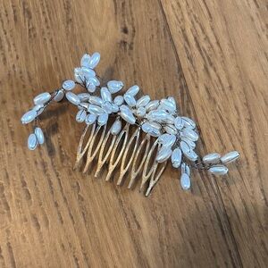 Elegant Gold and White Hair Comb